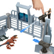 Jurassic World Dominion Outpost Chaos Playset with 2 Action Figures, 2 Blasters and More, 4ft Long with Breakaway Parts, Toy Gift for Dinosaur Fans.